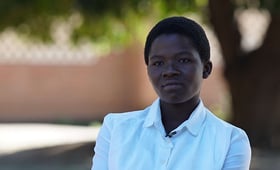 Au Malawi, Fanny a été mariée à 17 ans. « Mes parents étaient accablés par la pauvreté, mais je n’étais pas prête », a-t-elle dit. © UNFPA Malawi