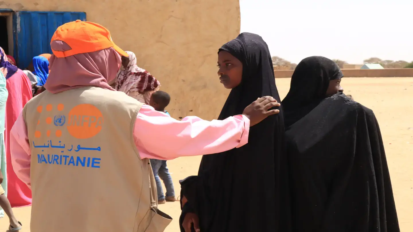 Soigner, écouter et protéger, le rôle vital d’une sage-femme humanitaire face aux violences basées sur le genre